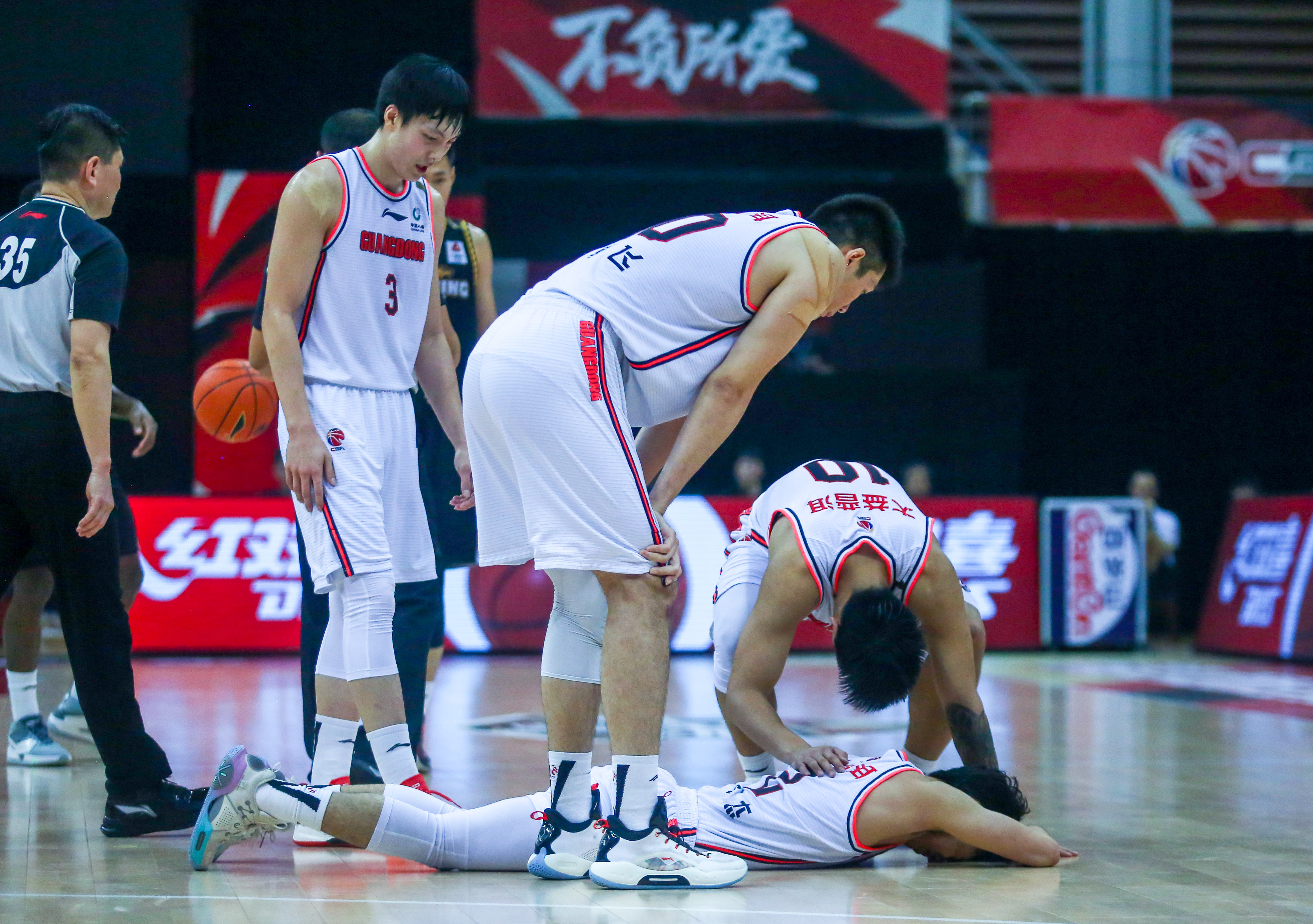 江南体育直播多伦多猛龙今晨造点机会关键时刻克里夫兰骑士备战CBA季后赛,网友:赛后斯图加特备战欧超杯的简单介绍