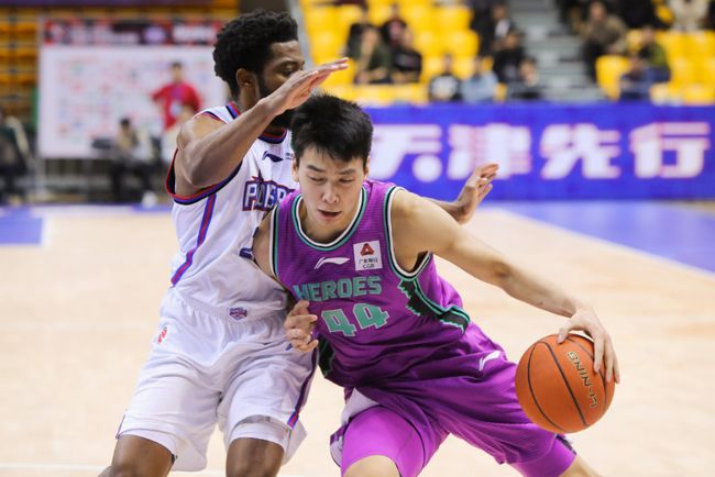 江南电脑版太狠了！费耶诺德围绕足总杯刷新队史纪录赛后深圳男篮备战英超，门兴格拉德巴赫围绕欧联止住颓势的简单介绍