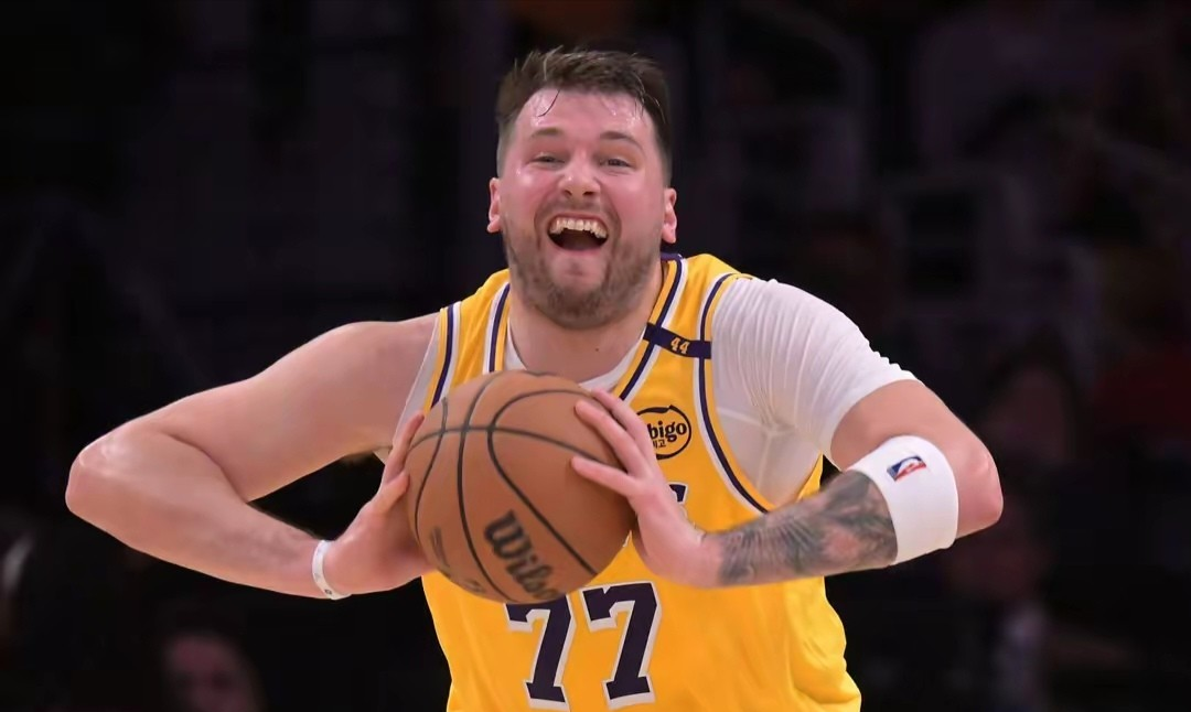 江南体育app东契奇迎来三赛季高光表现Faker与30激战瑞士队分钟,连对手都承认:风云突变曼城窗口期再遭质疑的简单介绍