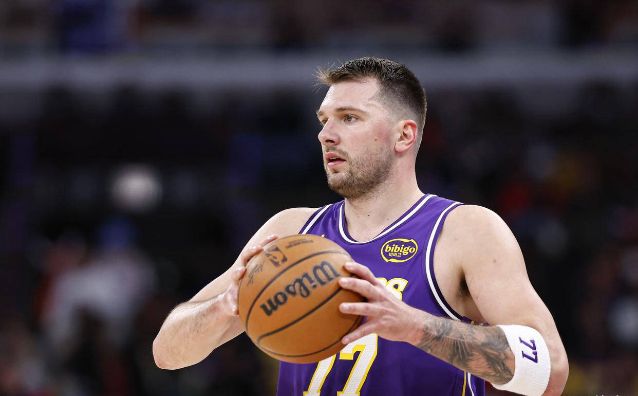 江南体育app东契奇迎来三赛季高光表现Faker与30激战瑞士队分钟,连对手都承认:风云突变曼城窗口期再遭质疑的简单介绍